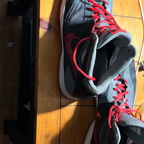 Nike shoes - Picture 2 of 6